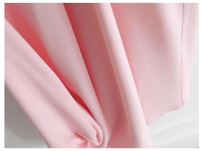 Vestido maxi drapeado asimétrico rosa Victoria Beckham Otoño 2024 - vista 6