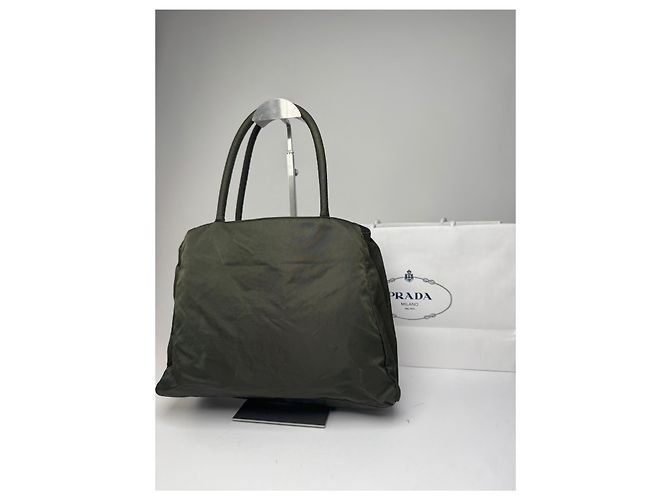 Sac à main en nylon vintage Prada triangle vert - vue 10