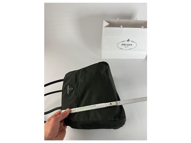 Sac à main en nylon vintage Prada triangle vert - vue 13
