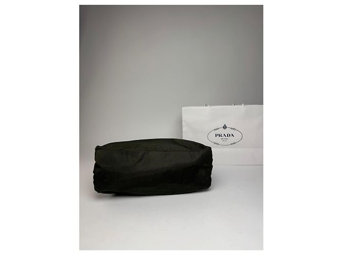Sac à main en nylon vintage Prada triangle vert - vue 14