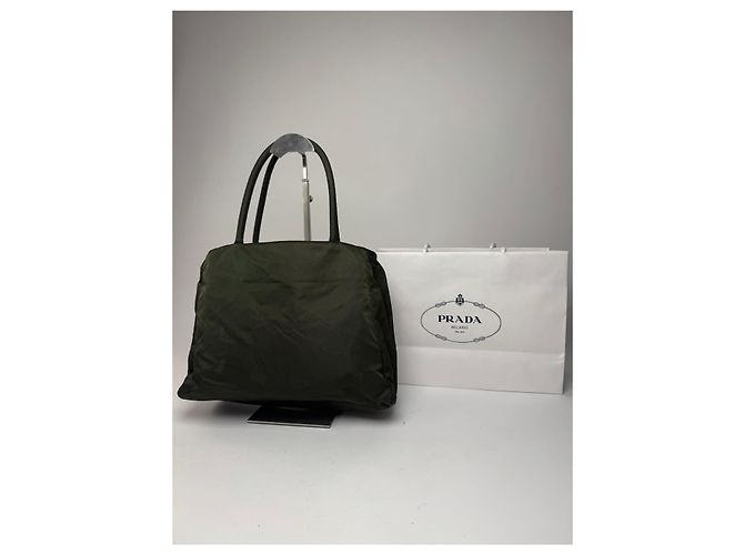 Sac à main en nylon vintage Prada triangle vert - vue 3