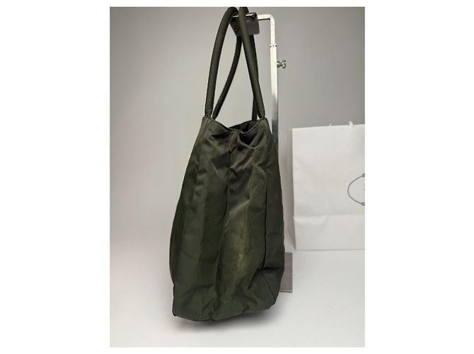 Sac à main en nylon vintage Prada triangle vert - vue 7