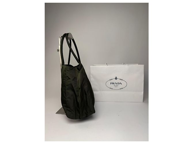 Sac à main en nylon vintage Prada triangle vert - vue 9