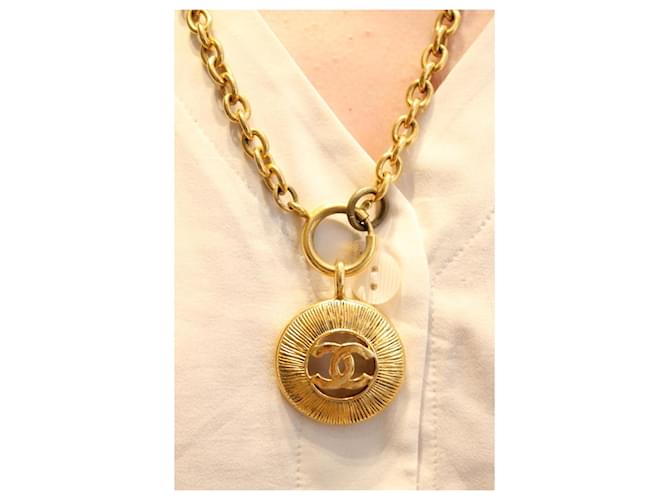 Collana Chanel Pendente Doppio CC Oro D'oro - vista 2