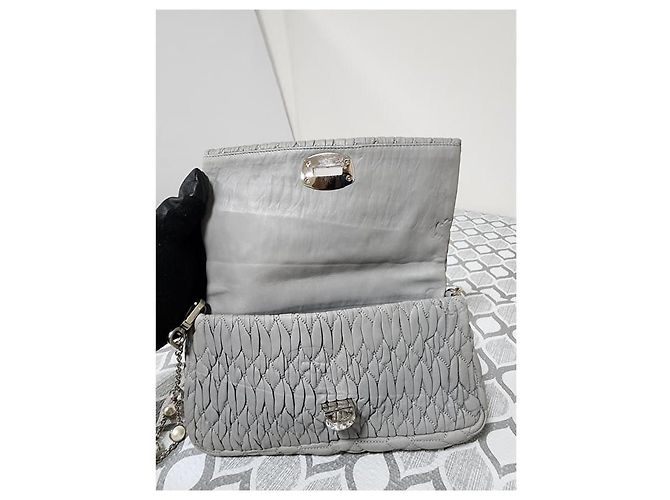 Borsa a Spalla Miu Miu Matelassé Decorata con Cristalli Ash Grigio - vista 10