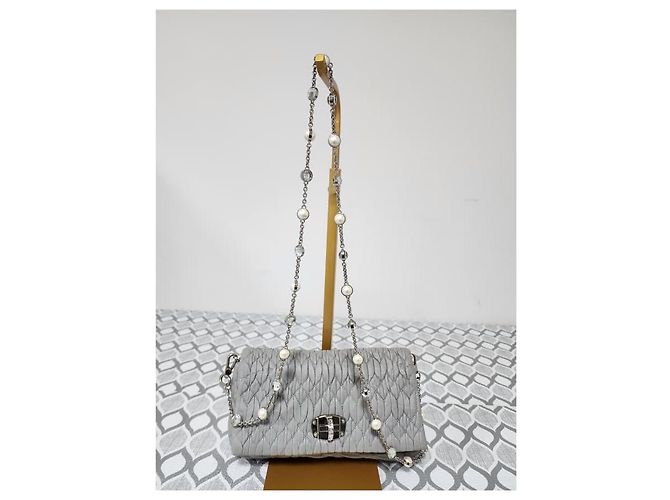 Borsa a Spalla Miu Miu Matelassé Decorata con Cristalli Ash Grigio - vista 13