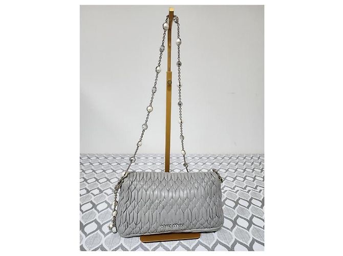 Borsa a Spalla Miu Miu Matelassé Decorata con Cristalli Ash Grigio - vista 2