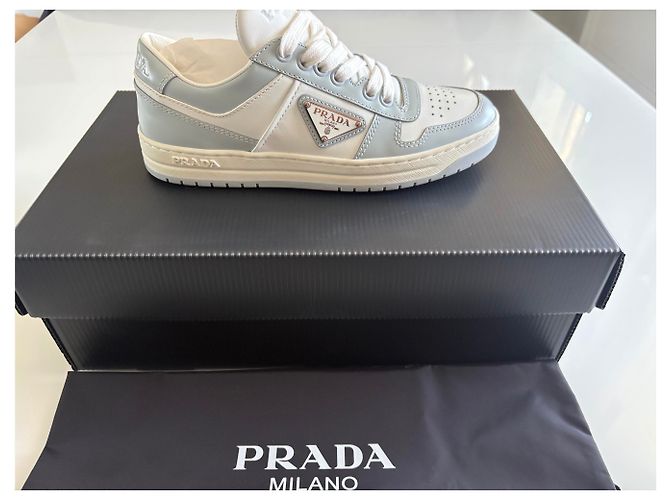 Baskets Prada Downtown en cuir perforé blanc - vue 11