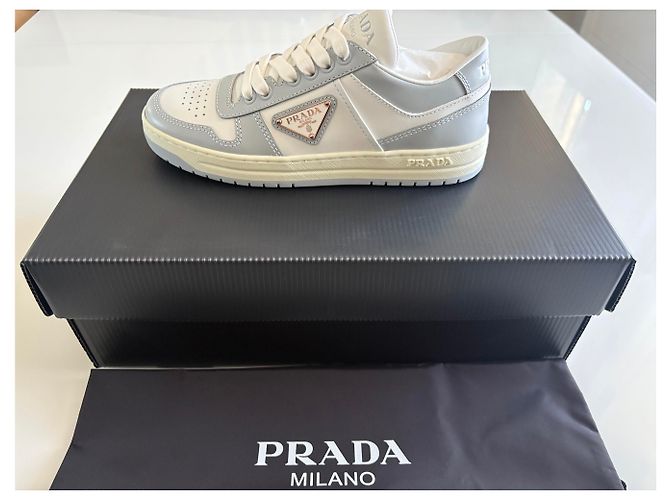 Baskets Prada Downtown en cuir perforé blanc - vue 12