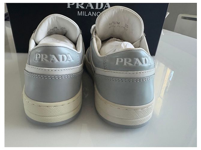 Baskets Prada Downtown en cuir perforé blanc - vue 15