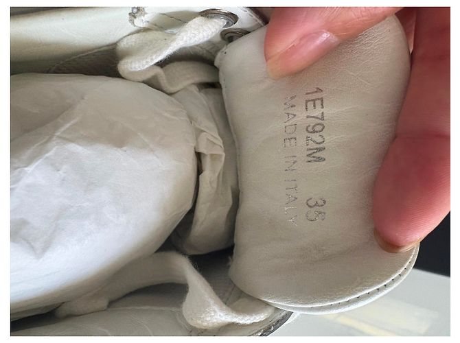 Baskets Prada Downtown en cuir perforé blanc - vue 16