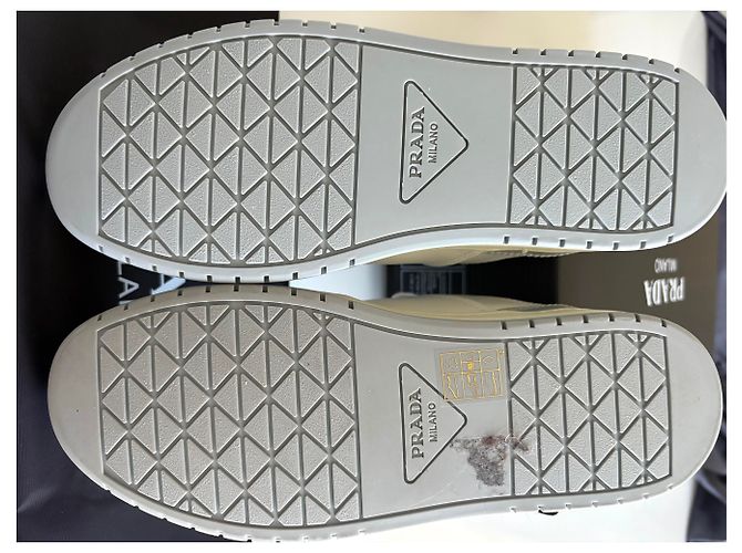 Baskets Prada Downtown en cuir perforé blanc - vue 17