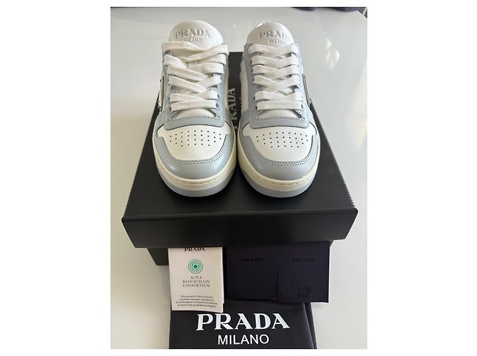 Baskets Prada Downtown en cuir perforé blanc - vue 2