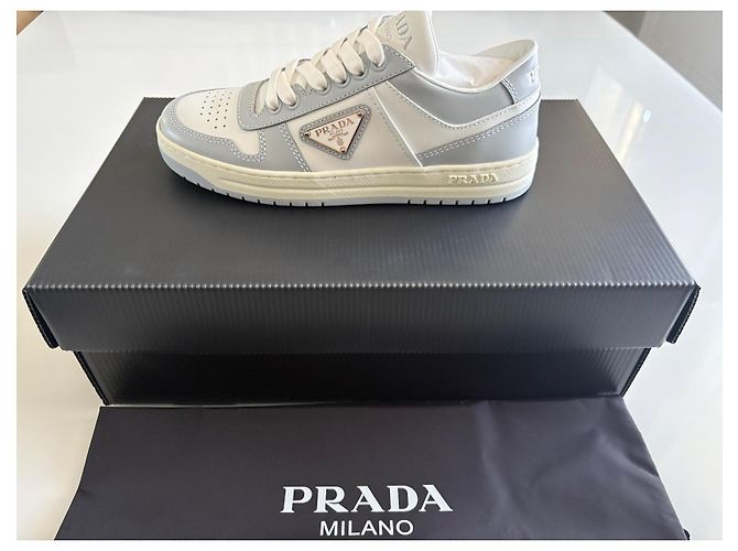 Baskets Prada Downtown en cuir perforé blanc - vue 3