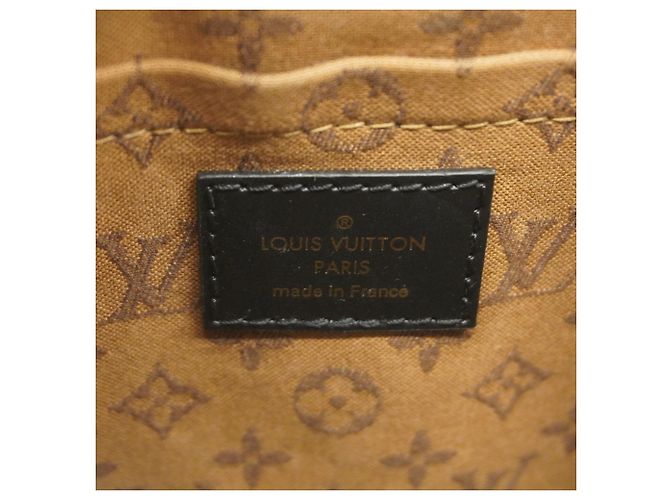 Zaino Alma Epi Louis Vuitton M25103 Nero - vista 5
