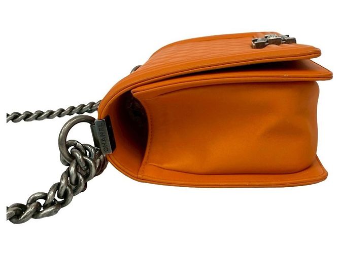 Borsa a Spalla Pochette Chanel Boy in Pelle con il Logo Coco Arancione - vista 5