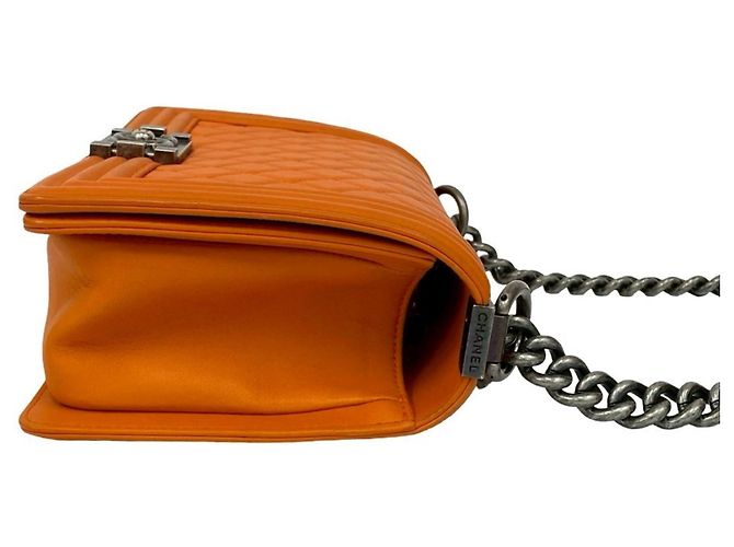 Borsa a Spalla Pochette Chanel Boy in Pelle con il Logo Coco Arancione - vista 6