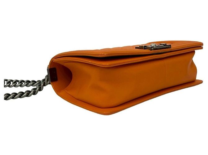 Borsa a Spalla Pochette Chanel Boy in Pelle con il Logo Coco Arancione - vista 7