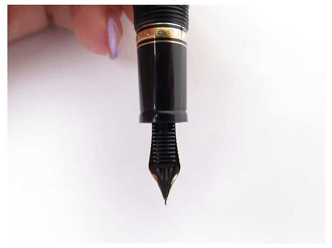 MONTBLANC BOHEME ROTE STEIN FÜLLFEDER 3665 + REISSVERSCHLUSS ETUI Schwarz - Ansicht 4