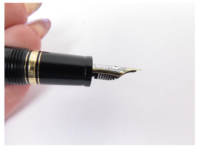 MONTBLANC BOHEME ROTE STEIN FÜLLFEDER 3665 + REISSVERSCHLUSS ETUI Schwarz - Ansicht 5