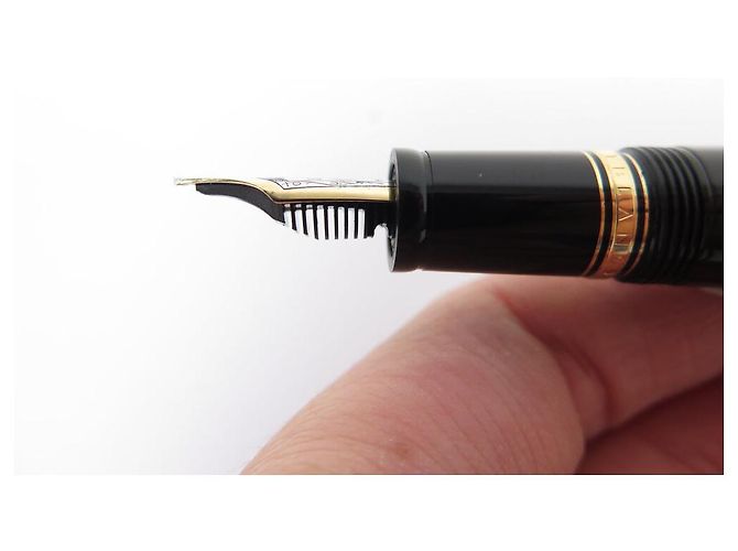 MONTBLANC BOHEME ROTE STEIN FÜLLFEDER 3665 + REISSVERSCHLUSS ETUI Schwarz - Ansicht 6