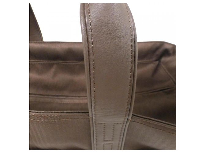 Hermès Acapulco MM Tasche aus Chevron-Canvas Braun - Ansicht 4