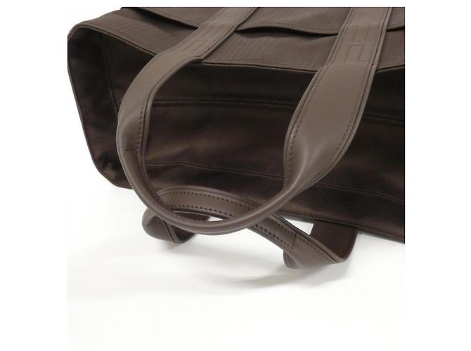 Hermès Acapulco MM Tasche aus Chevron-Canvas Braun - Ansicht 5