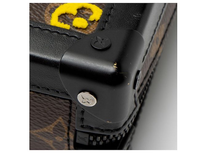Borsa Trunk Vertical Soft in Tela Monogram Tuffetage di Louis Vuitton Nero - vista 10