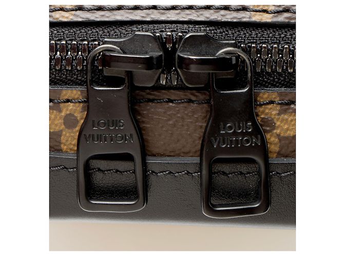 Borsa Trunk Vertical Soft in Tela Monogram Tuffetage di Louis Vuitton Nero - vista 9