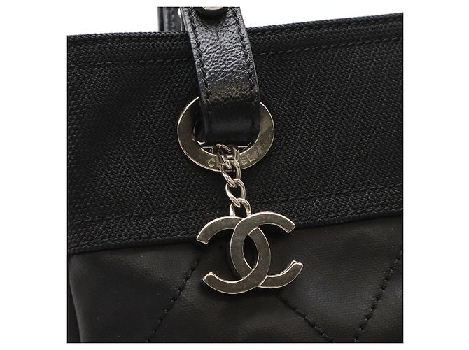 2.55 Chanel Paris Biarritz Tote PM Nero - vista 4