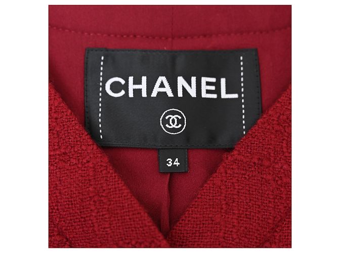 Timeless Chanel Buttoned Jacket in Red Wool - view 4