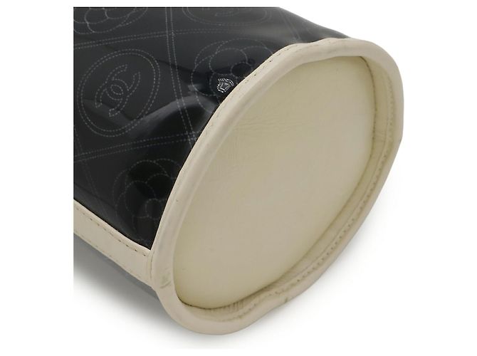 Borsa a spalla in pelle vinilica Camelia di Chanel Nero - vista 3