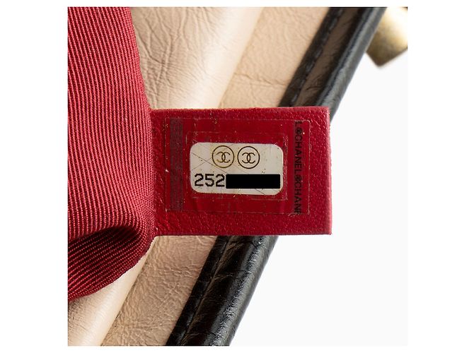 Chanel Gabrielle Medium Hobo in pelle di vitello invecchiata Marrone Beige - vista 6