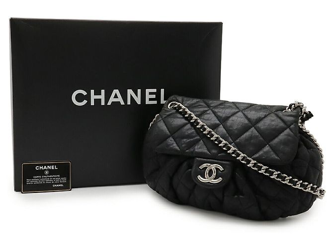 Borsa a spalla in pelle di agnello matelassé nera di Chanel Nero - vista 9