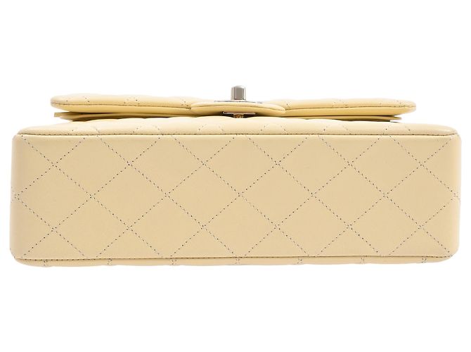 Timeless Borsa classica media a doppio flap trapuntata Chanel in pelle gialla Giallo - vista 4