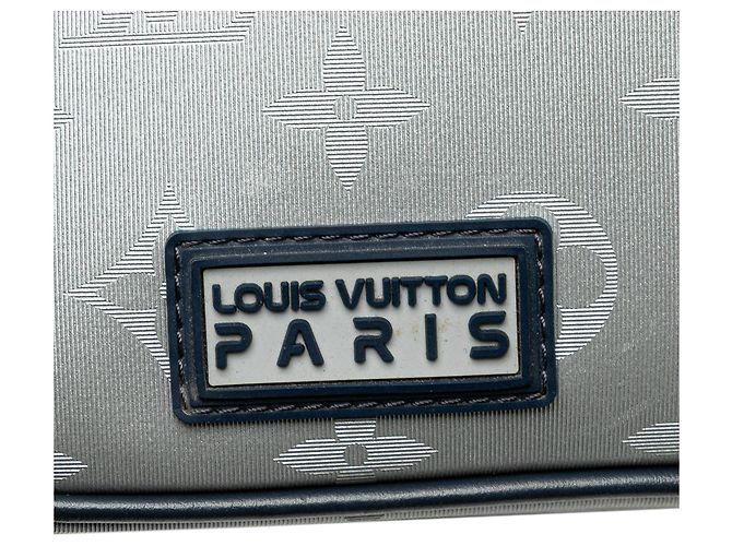 Clutch Satellite Alpha Monogram Louis Vuitton Grigio - vista 5