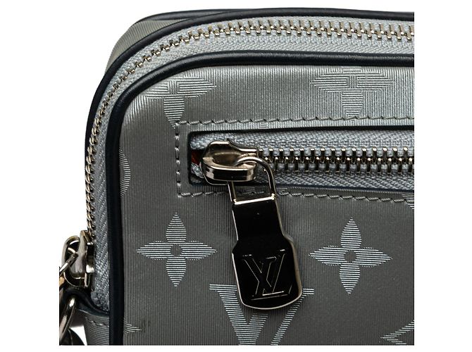 Clutch Satellite Alpha Monogram Louis Vuitton Grigio - vista 8