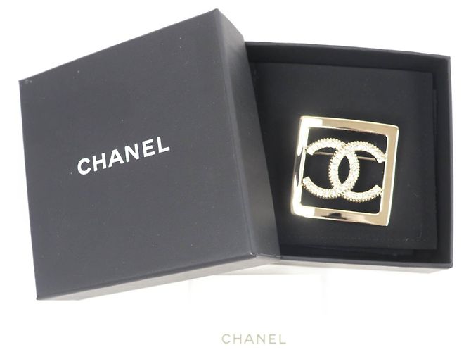 Timeless Broche COCO Mark da Chanel Dourado - vista 2