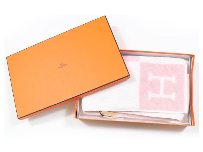 Hermès Hermes Avalon Cotton Bath Towel Pink - view 2