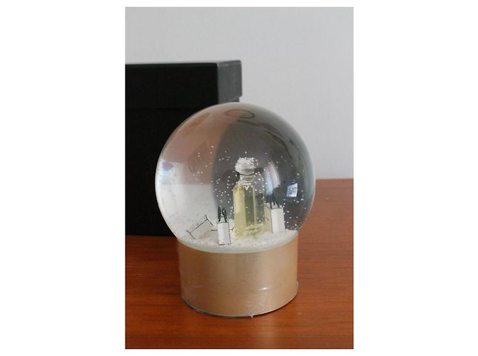 Globo de neve Chanel de vidro N°5 e bolsas - vista 5