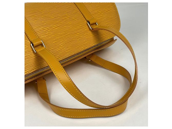 Borsa a mano Soufflot Barrel Louis Vuitton Giallo - vista 5