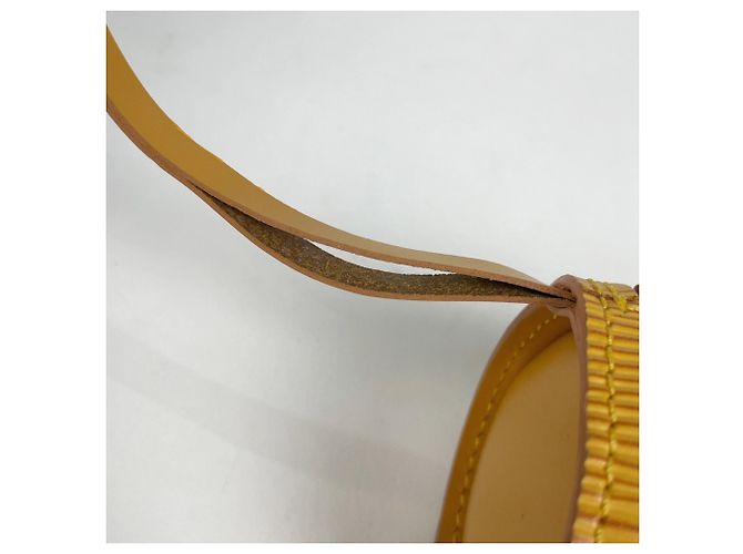 Borsa a mano Soufflot Barrel Louis Vuitton Giallo - vista 6