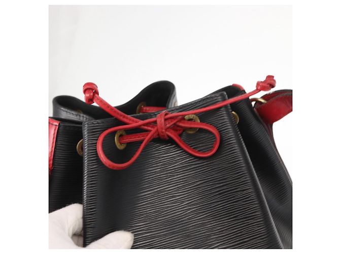 LOUIS VUITTON Epi Noe Schultertasche Bicolor Schwarz Rot M44017 LV Auth 158992 - Ansicht 10