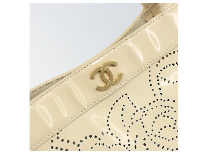 CHANEL Borsa a Spalla Camelia Pelle Verniciata Avorio Oro CC Auth 161438 D'oro Crudo - vista 19