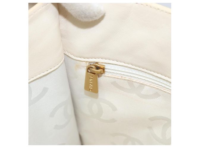 CHANEL Borsa a Spalla Camelia Pelle Verniciata Avorio Oro CC Auth 161438 D'oro Crudo - vista 23