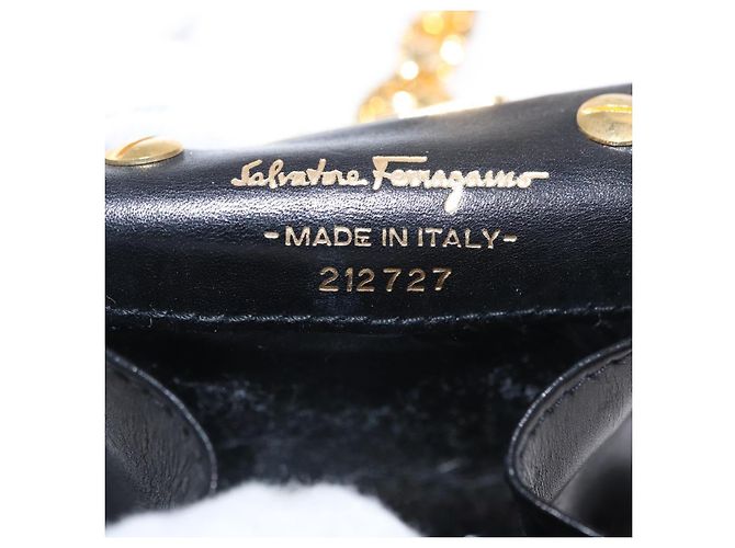 Pochette a spalla Gancini Chain Salvatore Ferragamo in suede nero e oro Auth 161208 D'oro - vista 12