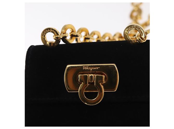 Pochette a spalla Gancini Chain Salvatore Ferragamo in suede nero e oro Auth 161208 D'oro - vista 17