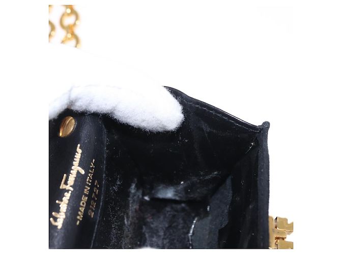 Pochette a spalla Gancini Chain Salvatore Ferragamo in suede nero e oro Auth 161208 D'oro - vista 18