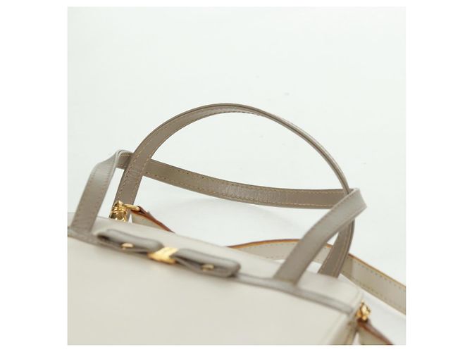 Borsa a mano Vala in pelle 2 in 1 bianca e oro Auth 160802 di Salvatore Ferragamo Bianco D'oro - vista 14