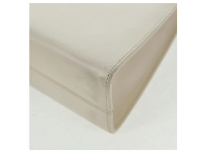 Borsa a mano Vala in pelle 2 in 1 bianca e oro Auth 160802 di Salvatore Ferragamo Bianco D'oro - vista 16